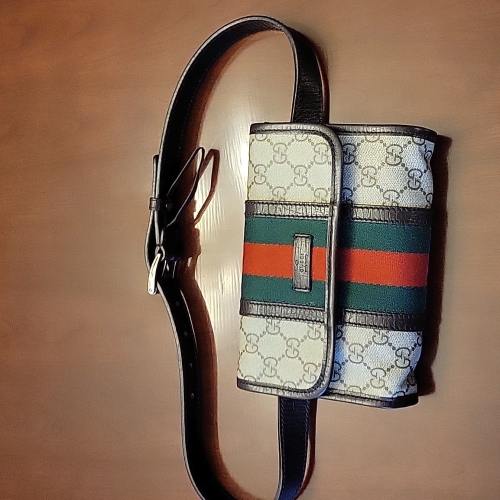 Gucci ophifia vintage waist bag.